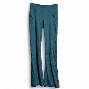 OFFLINE by Aerie Bootcut Leggings w/ Pockets Size M Short 28” Forest Green